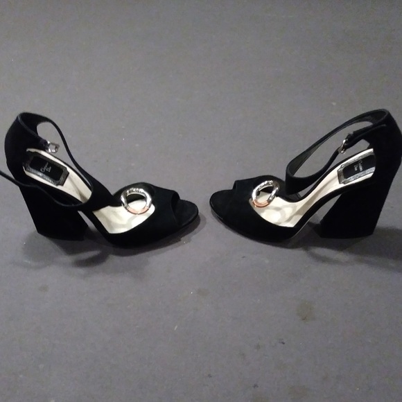 Women’s Size 37 Suede Christian Dior Heels. - Picture 2 of 4